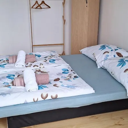 S Krasnym Vyhledem, Vlastnim Balkonem A Soukromou Koupelnou