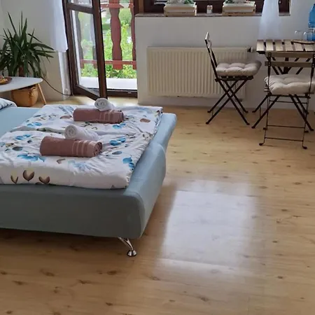 Quarto em Acomodações Particulares S Krásným Výhledem, Vlastním Balkónem A Soukromou Koupelnou Chrudim