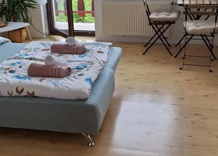 Quarto em Acomodações Particulares S Krásným Výhledem, Vlastním Balkónem A Soukromou Koupelnou Chrudim