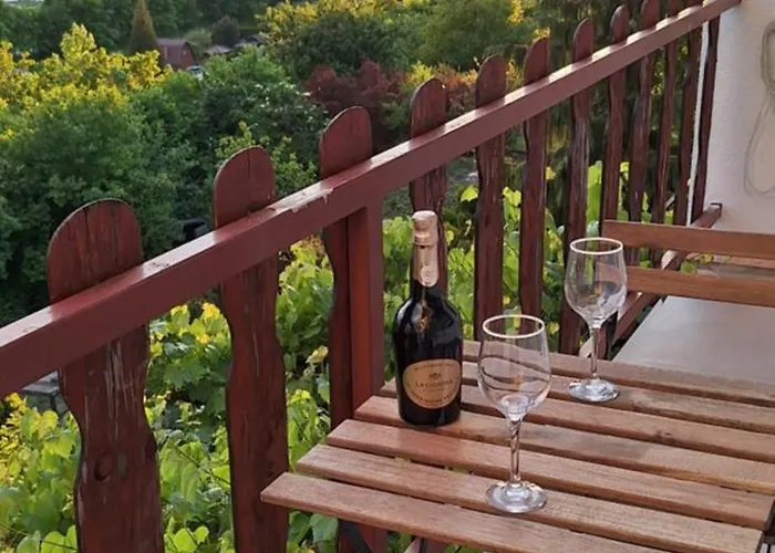S Krásným Výhledem, Vlastním Balkónem A Soukromou Koupelnou